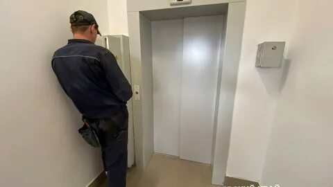 Покажи застрял лифт