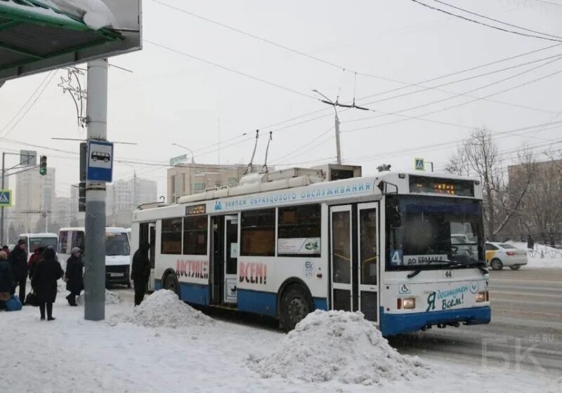 Троллейбус Адмирал Омск. Омск троллейбус до Водников. Городок Водников Омск остановка. Конечная троллейбуса.