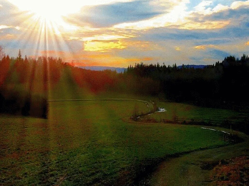 Солнце через край. Закат над морем. Солнце через край. Рассвет на море. Природа солнце.