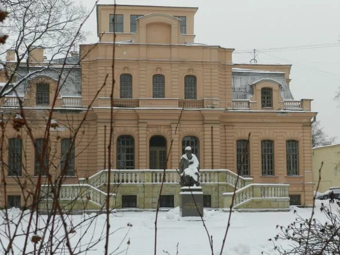 Сайт институту лесгафта. Памятник Лесгафту в Санкт-Петербурге. Памятник Петру Францевичу Лесгафту в Санкт-Петербурге. Петра Францевича Лесгафта. Лесгафт памятник.