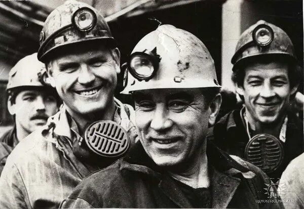 Стаханов алексей в шахте. Шахтеры 1960. Шахтерский город. Советские шахтеры. Донбасский шахтер алексей стаханов.