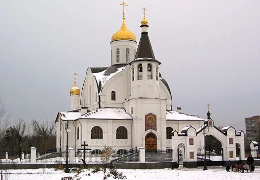 Храм казанской иконы божией матери в реутове. Храм Казанской иконы Божией матери в Реутово. Реутов Церковь иконы Божией матери. Троицкий храм Реутов. Казанская Церковь (Реутов).