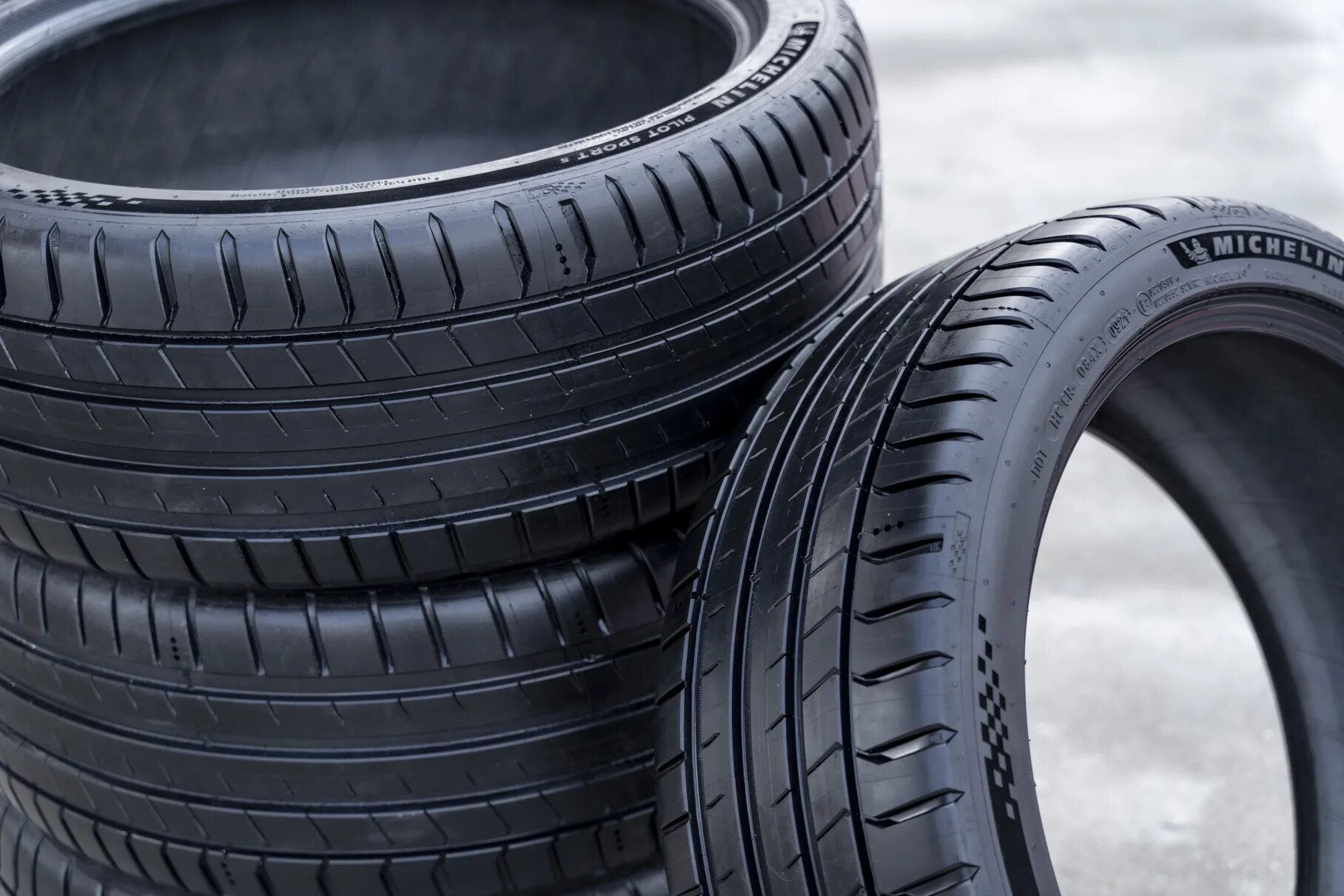 Michelin pilot sport 235 45 r18. Michelin Pilot Sport. Мишлен пилот спорт 255 40 18. Мишлен пилот спорт 5s. Мишлен пилот спорт 5 235/40/18.