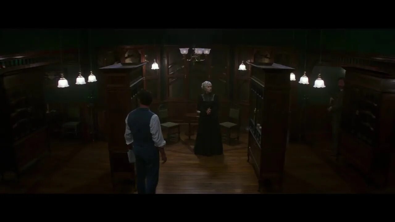 Дом винчестеров трейлер. Дом винчестеров фильм 2018. дом с привидениями фильм 2025. дом с привидениями фильм 1988. винчестер дом который построили призраки трейлер.