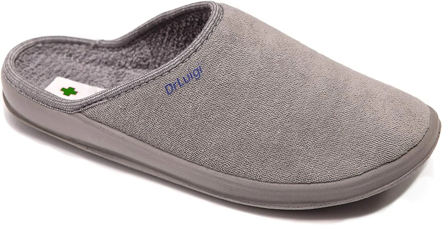 Трек тапки. Массимо дути сандалии кожа. Тапочки домашние мужские. Сандали бвлеесиага трак. Трек тапки.