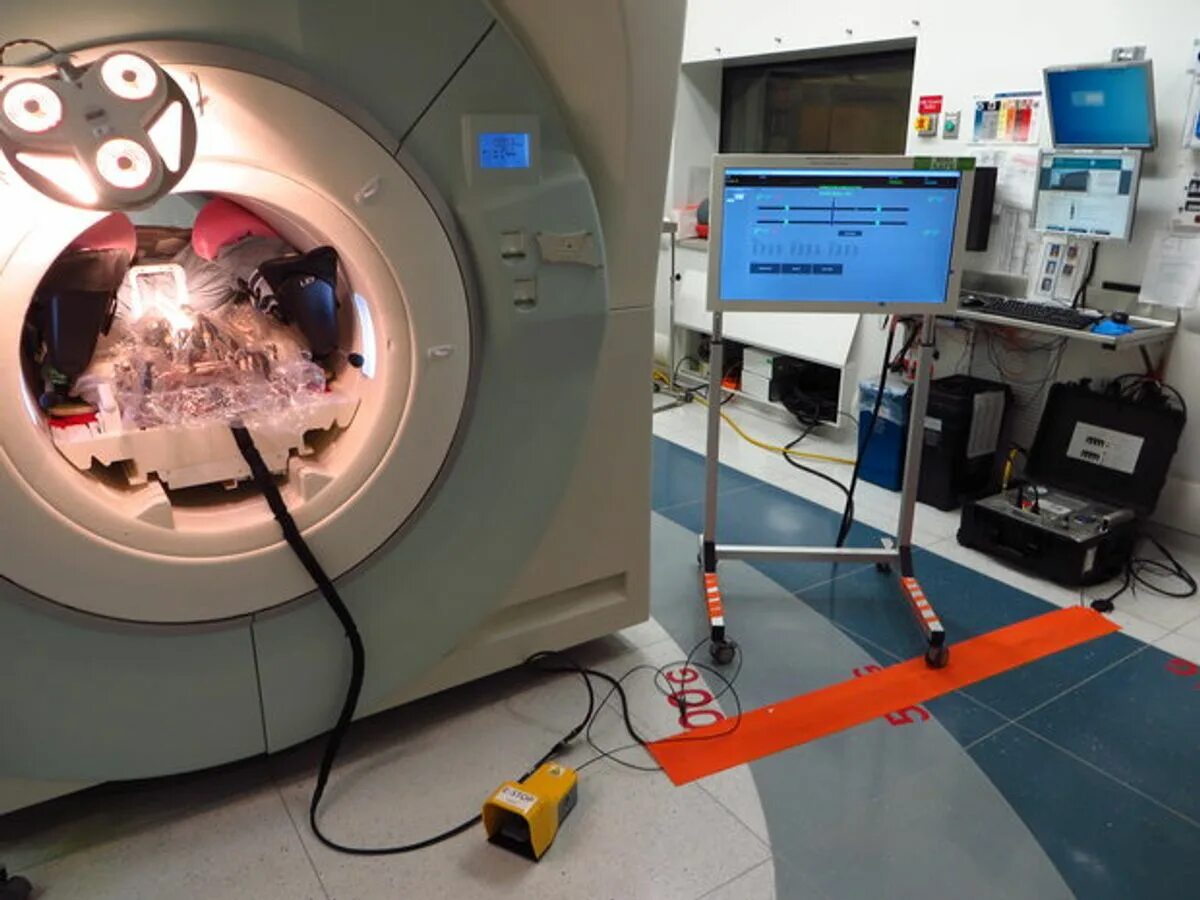 File:US Navy 111006-O-KK908-026 An MRI machine is set up at the Role 3 Medical F
