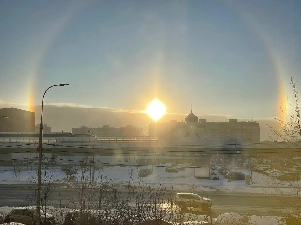 Эффект гало три солнца. Гало радуга вокруг солнца. Явление гало. Лунное гало. Эффект гало.