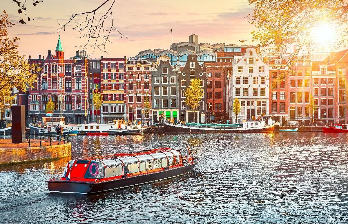 Амстердам время. Нидерланды Амстердам. Амстердам Сити. Ганзейский стиль Амстердам. Amsterdam City путешествие.