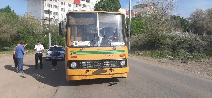 Саратов автобус час. Автобусы Саратова. Автобус 38. 38 Автобус Саратов. 11 Автобус Саратов.