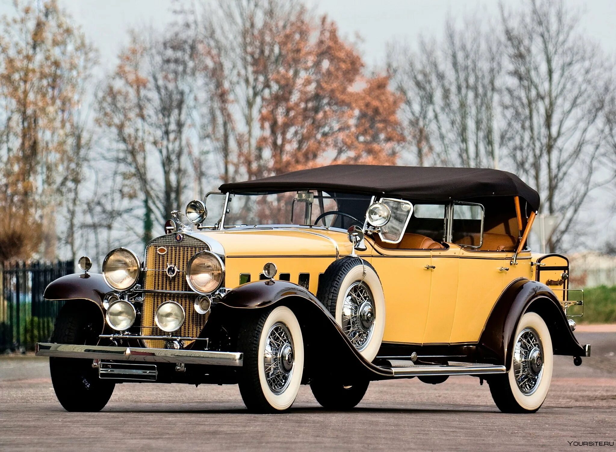 Машины древности. Ретро автомобиль Кадиллак 1931. Packard v12 1931. Cadillac v12 1933. Buick 1929.