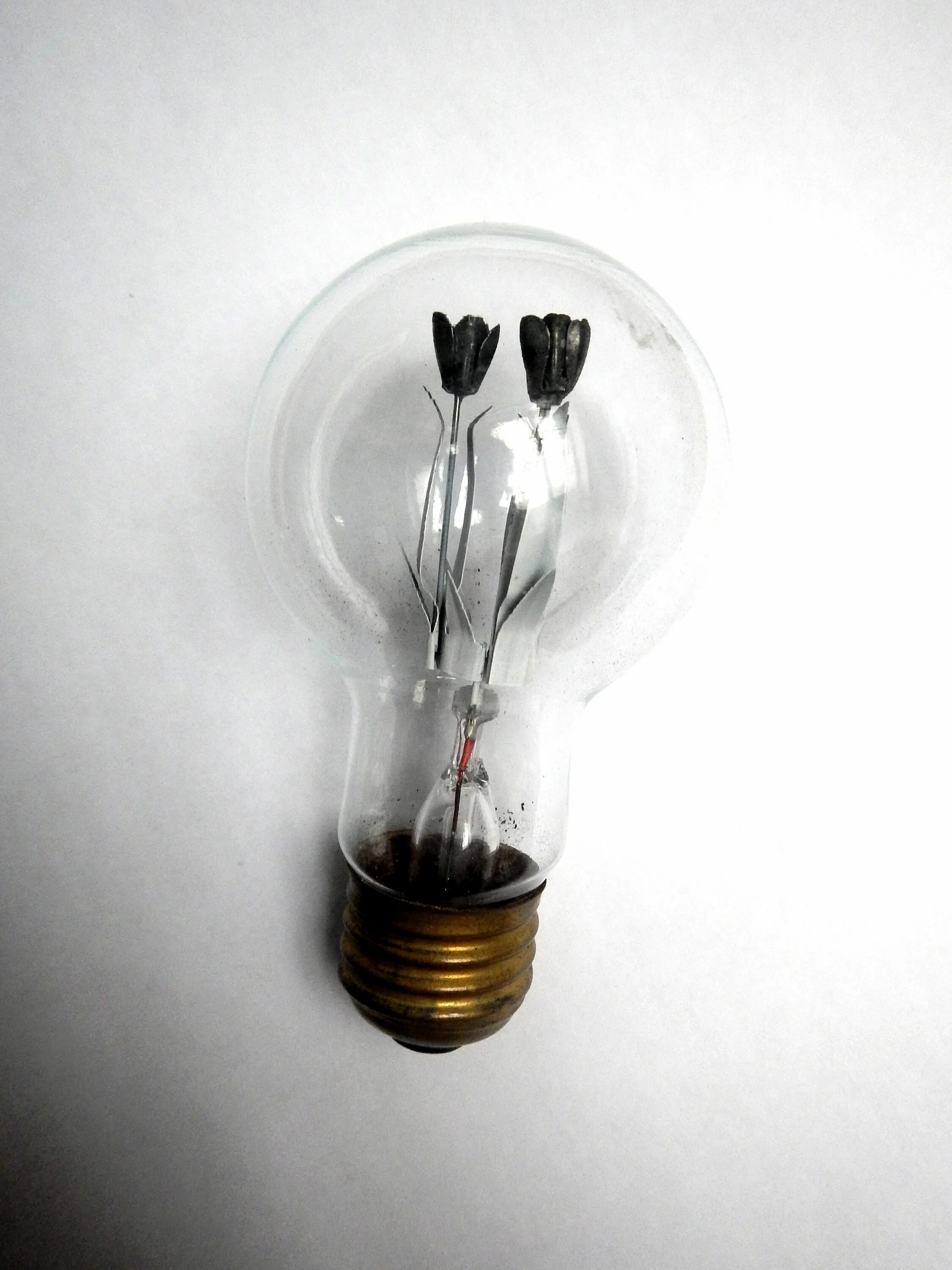 Лампа накаливания. Свет от лампочки. Сделай лампочку менее. Перегоревшая лампочка. Перегоревшая лампочка.