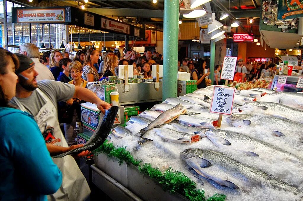 Где рыбный рынок на волне. Пайк Плейс Сиэтл. Рынок Пайк-Плейс. Pike place Market, Сиэтл, США. Pike Market Seattle.