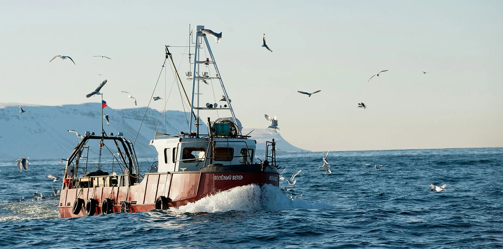 Моряк рыбак море. Рыболовное судно Териберка Мурманск. Промысел в Баренцевом море. Морская прогулка Териберка Баренцево море. Териберка Баркас.