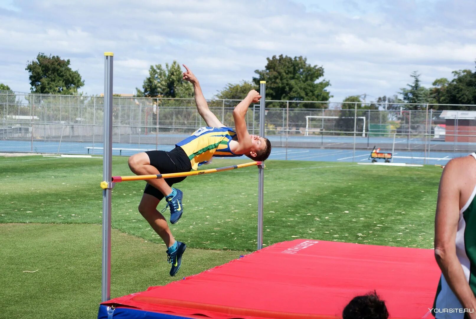 лагерь легкой атлетики. вид спорта бег. легкая атлетика соревнования. лагерь легкой атлетики. лето массовый бег.