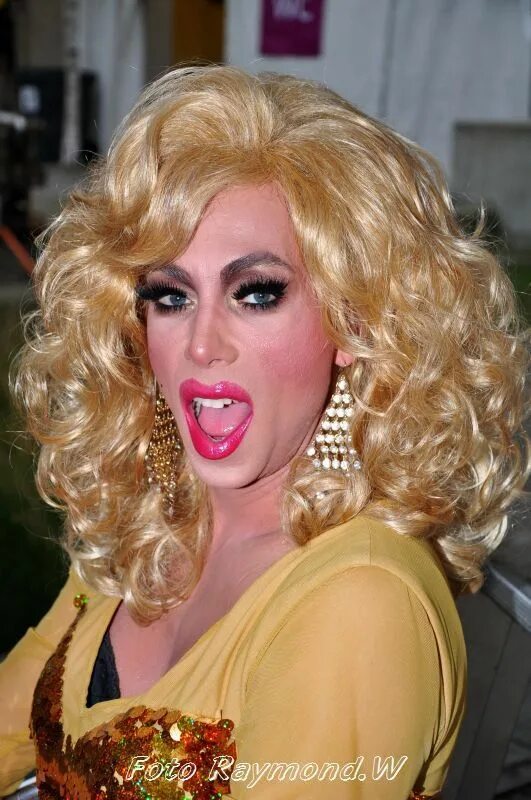 Sherry vine дарья земская. Sherry vine. Джессика дринк дрэг артистка. Драг квин араб. Daria zemskaya.