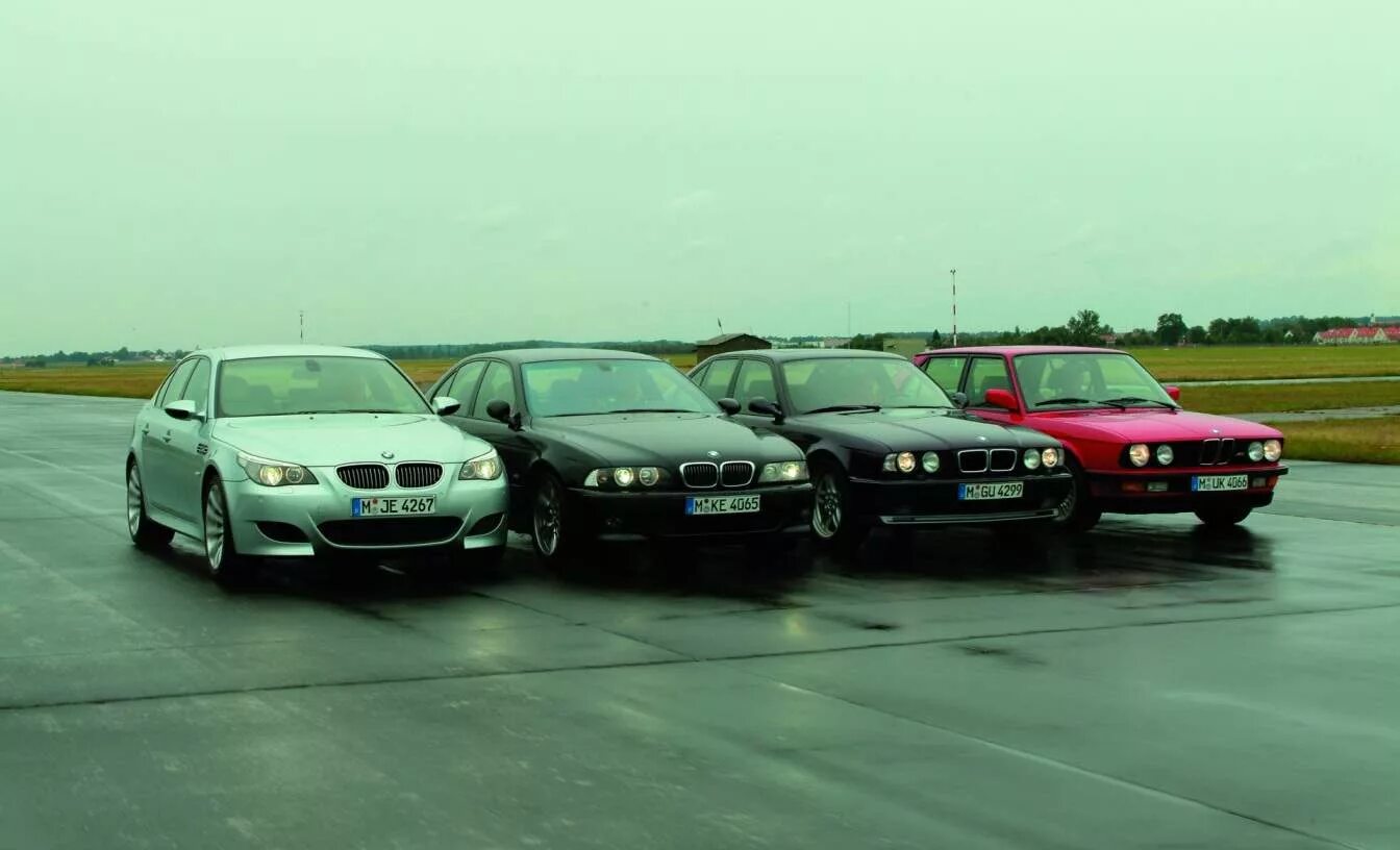 Раз четыре машина. БМВ м5 поколения. БМВ 5 поколения. BMW m5 Evolution. Кузова БМВ 5.