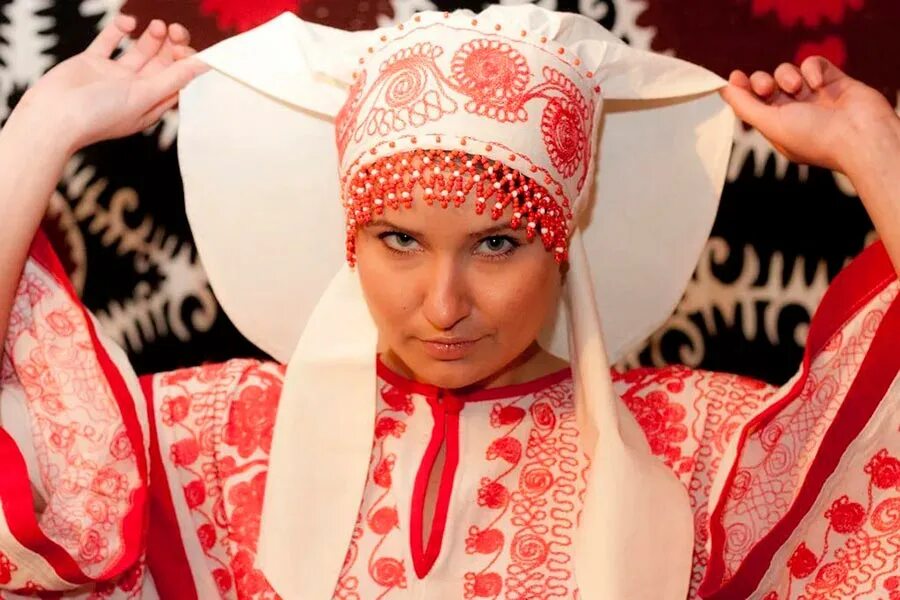 Что такое сорока одежда. Сорока повойник. кокошник сорока повойник. сорока головной убор. сорока женский головной убор.