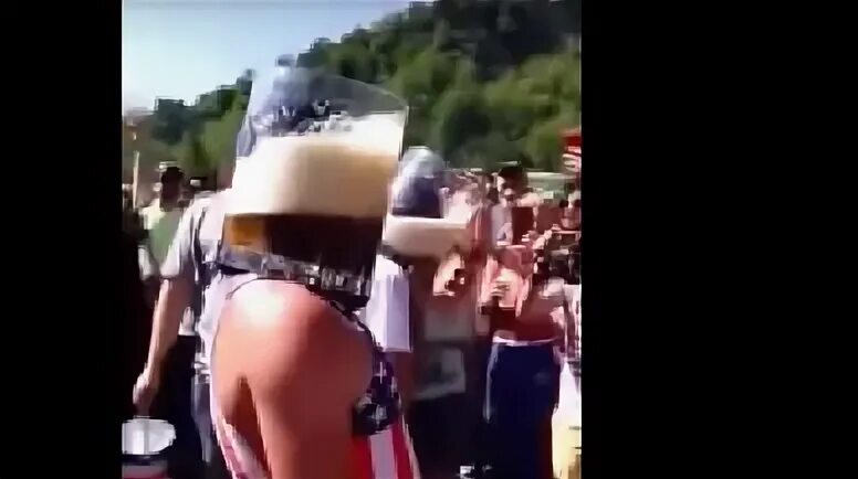 Переливать воду в бутылку. Воронка в аденском заливе. Залили через воронку. Гифки алкоголь. Бензин в баклажках.