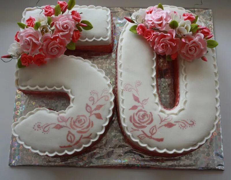 Торт на 50 лет. Торт на юбилей 50. Торт на юбилей 50 лет женщине. Тортики с юбилеем 50 лет