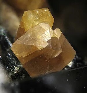 Желто коричневые кристаллы