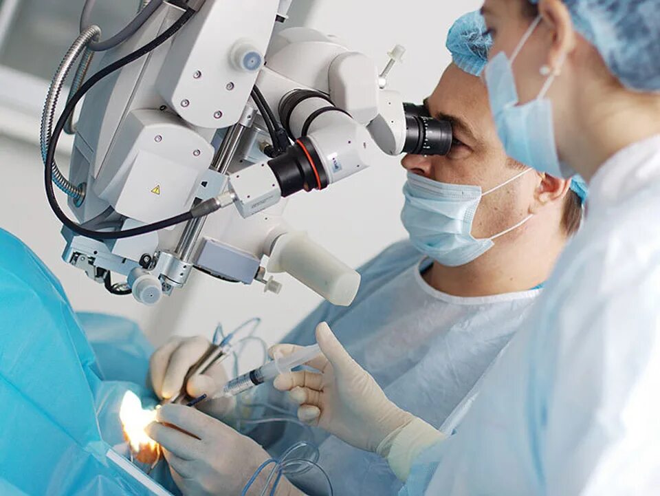 Операция лазером по омс. Глазная хирургия Расческов. Ультразвуковая факоэмульсификация катаракты. Операция факоэмульсификации катаракты. Лазерная экстракция катаракты.