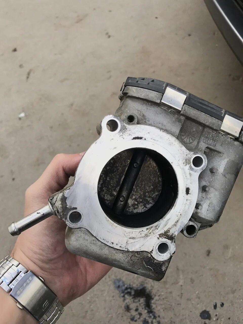 Дроссельная заслонка приора 1. Дроссельная заслонка 2115 инжектор. Промыть дроссельную заслонку ваз. Промыть дроссельную заслонку ваз. Промывка дросселя ваз 2112.