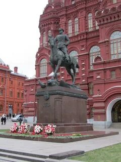 Памятник рядом