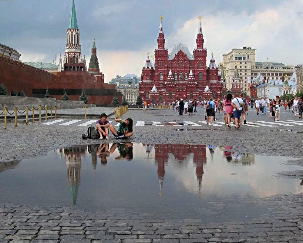 Rain area. Ансамбль красной площади. Москва. Красная площадь 1916. Лужи на красной площади. Красная площадь дождь.