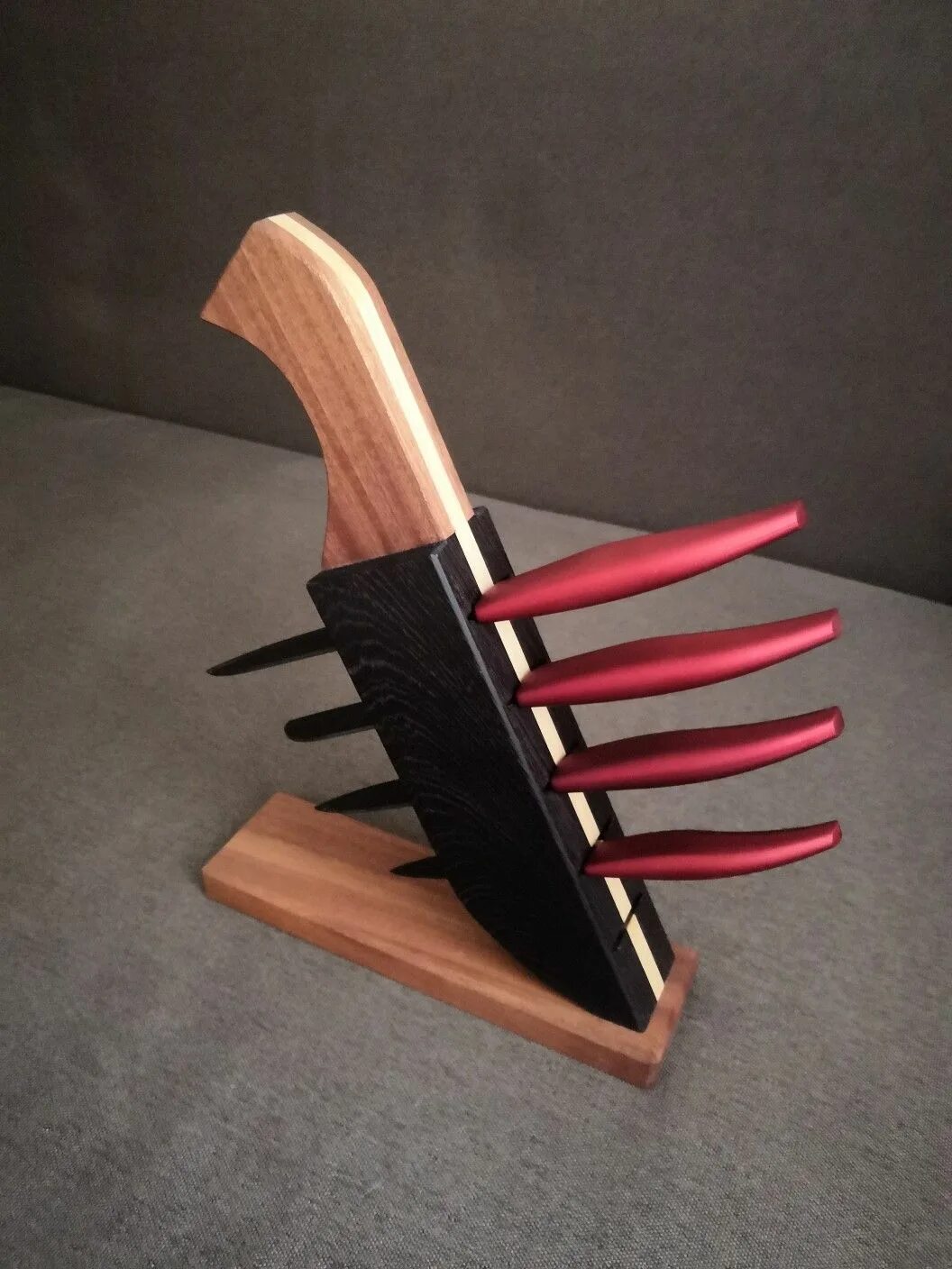 Деревянные кухонные ножи. Подставка для ножей из дерева. Деревянная подставка под ножи. Необычные подставки для ножей. Дизайнерская подставка для ножей.