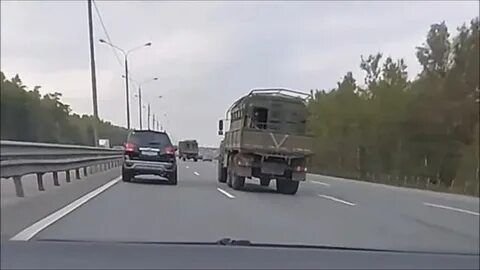 Колонна на дороге
