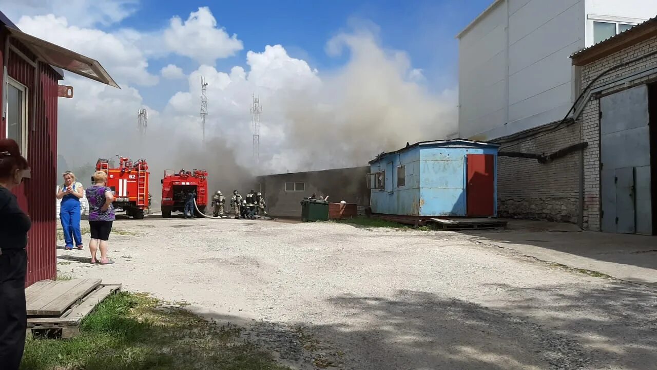 Пожар в Дзержинске Нижегородской области. Дзержинск горит завод. Пожар в Дзержинске Нижегородской области 03.10.2022. ПОЛИМЕРИНДУСТРИЯ Дзержинск. Последние новости дзержинска нижегородской области сегодня