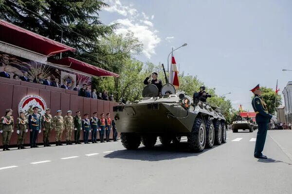 Цхинвал песня. Цхинвал песня текст. Парад в цхинвале. Южная осетия. 08 08 08 помним.