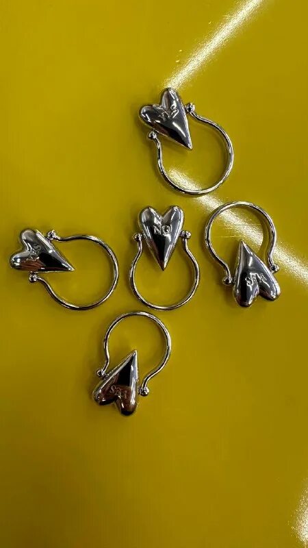 Avgvst. Август кольцо перевертыш. Август кольцо перевертыш. Кольцо перевертыш august yes no. Кольцо с сердечком.