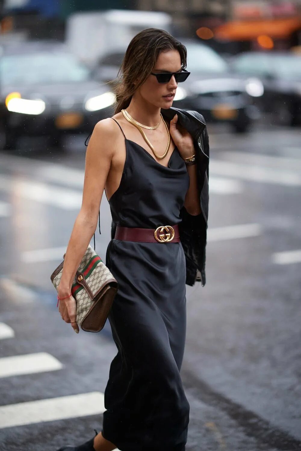 сарафан в бельевом стиле. бельевой стиль в одежде. платье комбинация. как носить комбинацию. обувь под платье комбинацию.