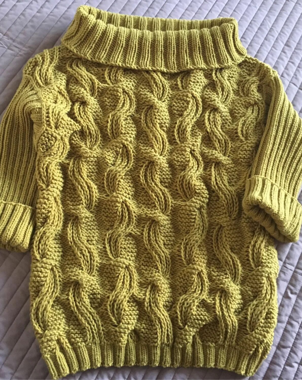 Жакет с косами спицами. Объемные вязаные свитера. Свитер с косами. Джемпер женский. Свитер с косами.