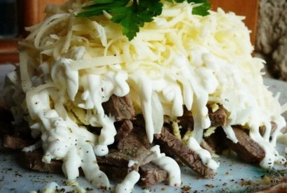 Мужской каприз с говядиной. Украсить салат мужской каприз. Мужской каприз салат рецепт. Дамский каприз с ананасом. Салат мужской каприз фото.