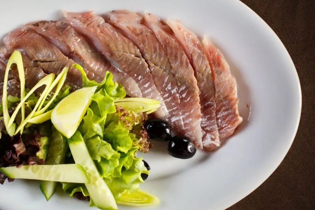 Дальневосточный омуль. Омуль какое мясо. Омуль холодного копчения. Омуль какое мясо. Рыба белорыбица копченая.