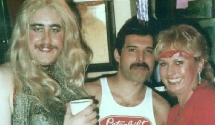 Freddie and Barbara Valentin. Or what I call his "lost his mind" stage. Queen al