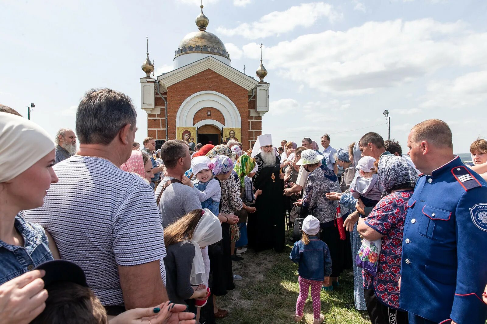 Паломники ульяновск. Митрополит лонгин симбирский и новоспасский. Симбирский паломник. Часовня на никольской горе в сурском. Паломники ульяновск.