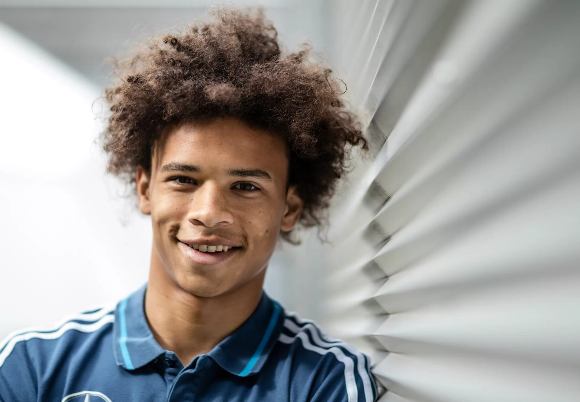 Лерой Сане. Leroy Sane футболист. Сане футболист Бавария. Лерой Сане фото.