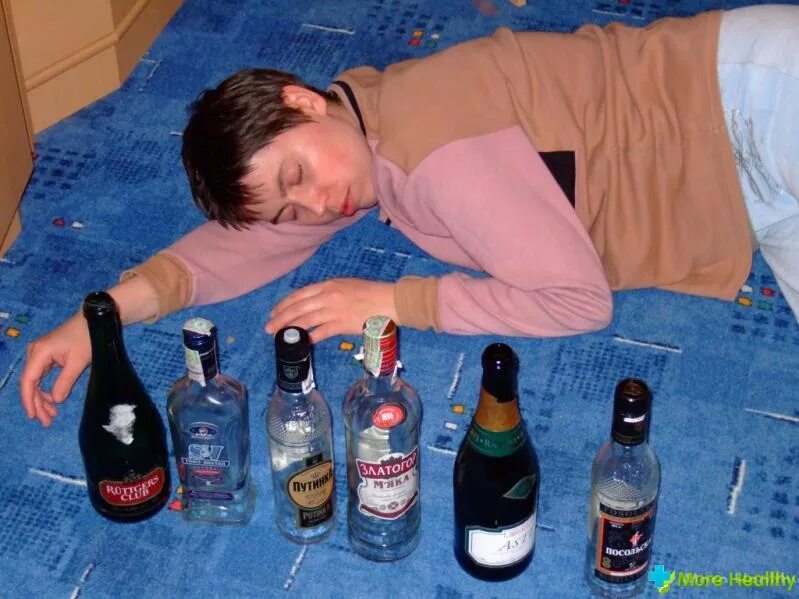 Пьющие люди. Человек бухает. После пьянки видео. После недельной пьянки. Пьянка девушек.