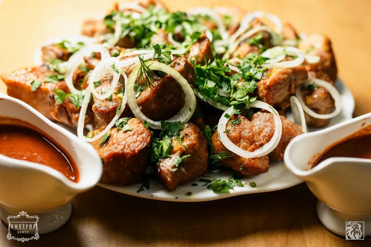 подача стейка. аппетитные блюда. стейк из свинины. всегда вкусно мясо. блюда на мангале.