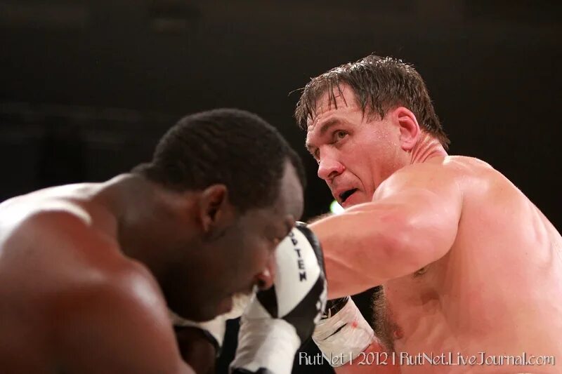 Бек бой. Бой маскаев - дуглас. Руслан маскаев. Бек бой. Бек бой.