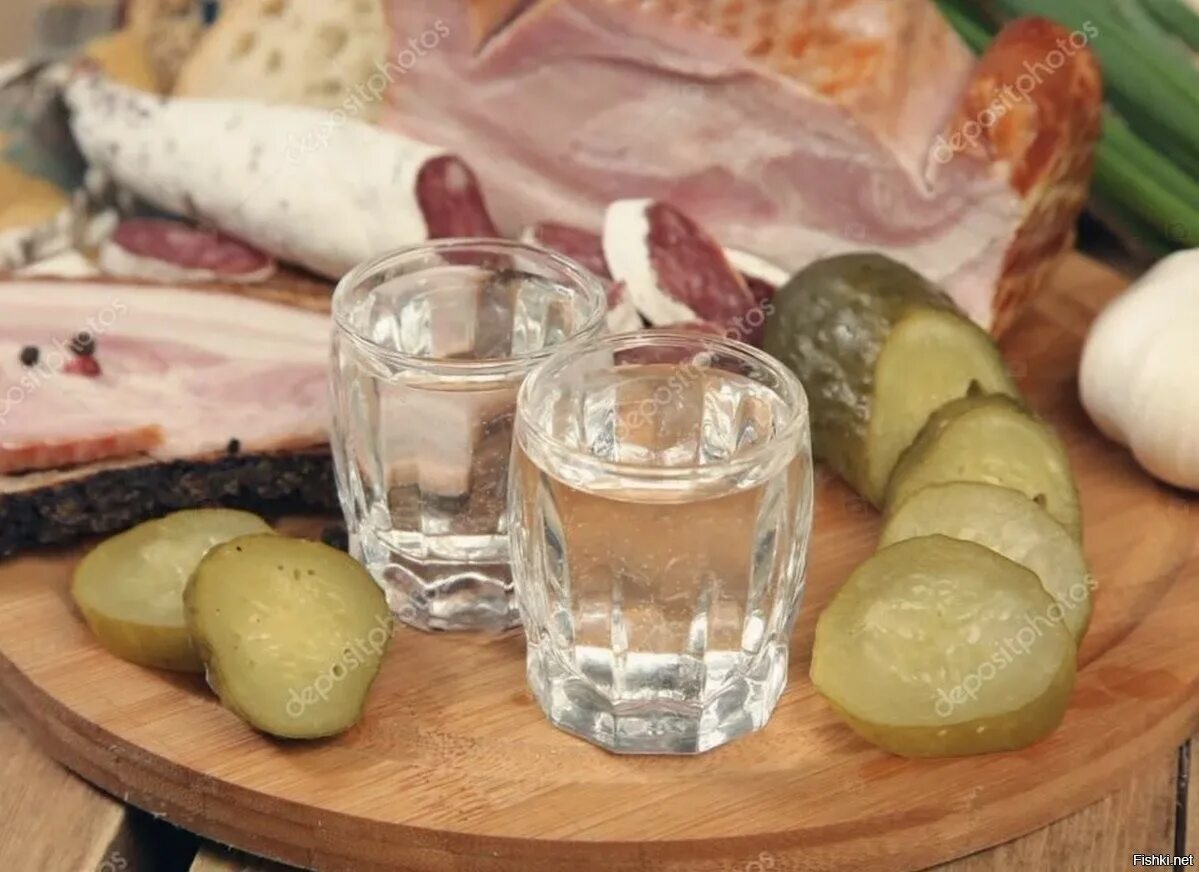 Украинское сало горилка. Сало с водочкой. Бутерброды с салом. Дрожжи глорипан производитель. Сколько калорий в спиртном 100 грамм.