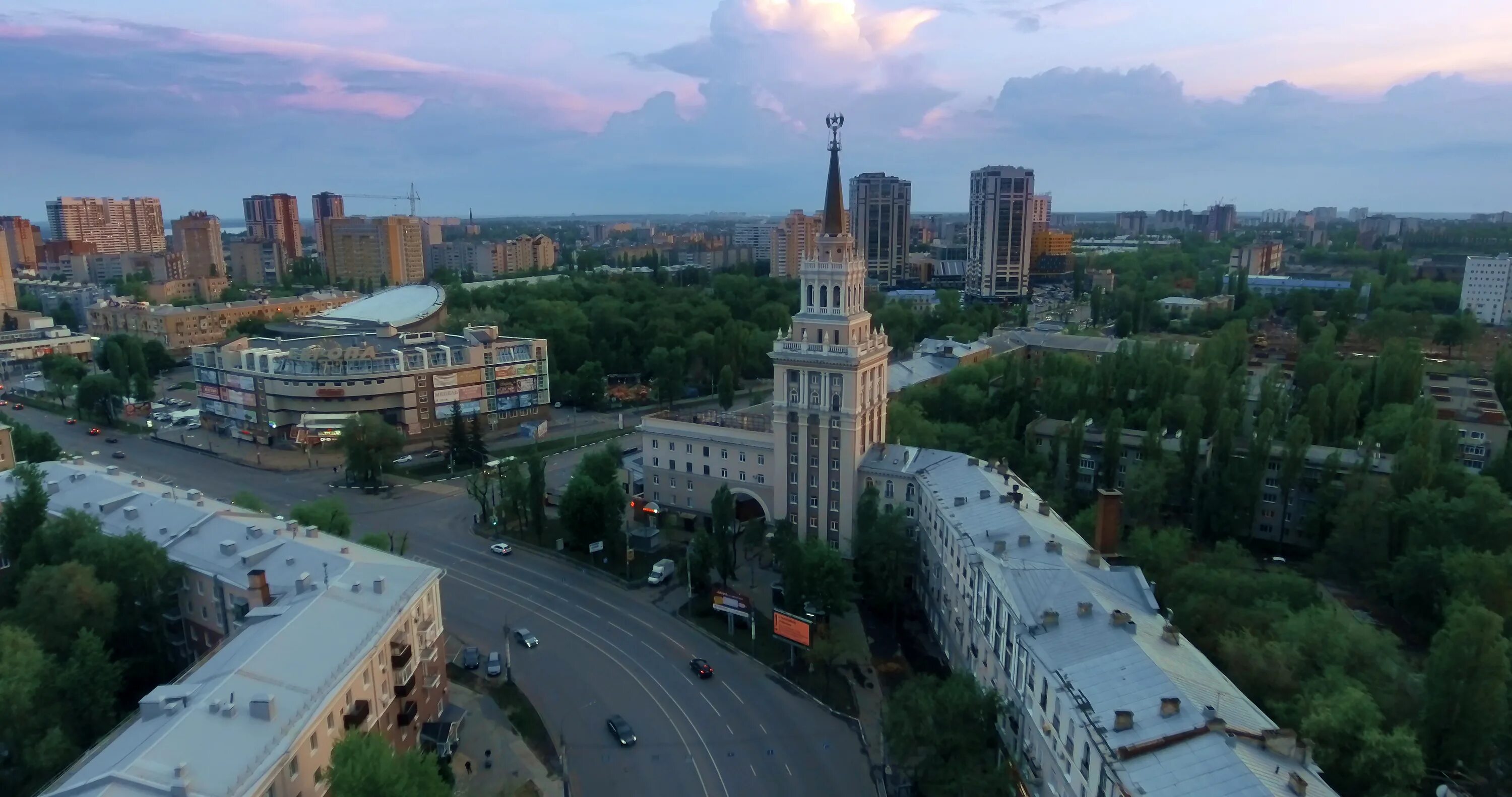 Левый берег воронеж улицы. Левый берег Воронежа с высоты птичьего полета. Воронеж аэросъемка. Проспект революции с высоты птичьего полета Воронеж. Железнодорожный район Воронеж.