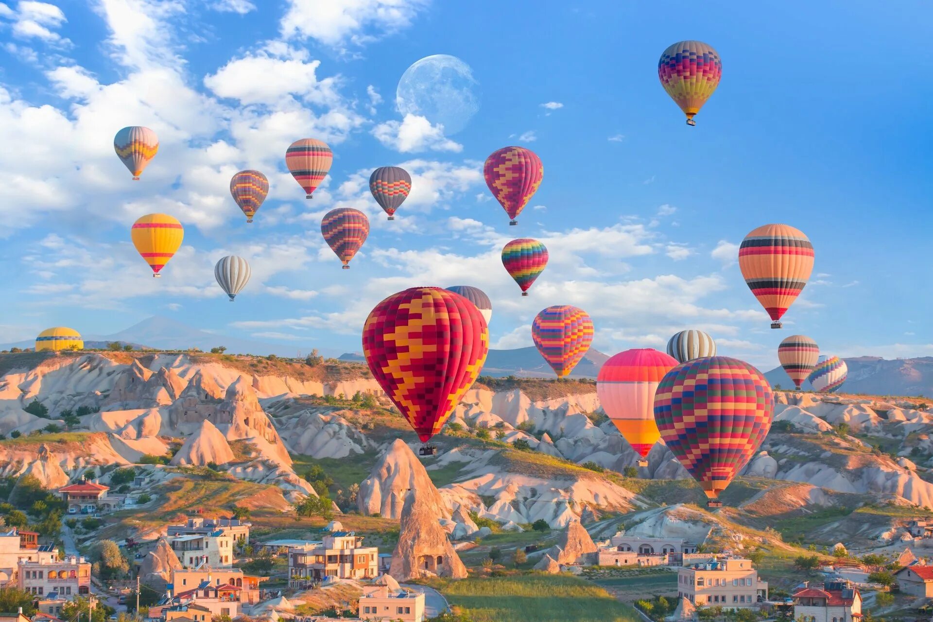 Шары в турции каппадокия. Воздушный шар в Турции Каппадокия. Полет на воздушном шаре Турция Каппадокия. Невшехир Каппадокия. Олелеть на воздушном шаре Каппадокия.