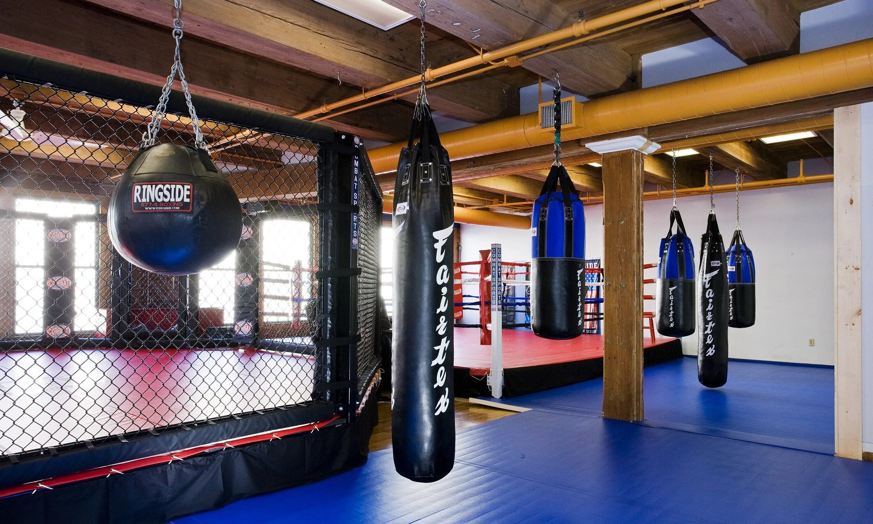 Проект спортзала для единоборств. Спортивный зал mma. Спортивный зал единоборств. Тренировочный зал юфс. Лучшее мма залы.