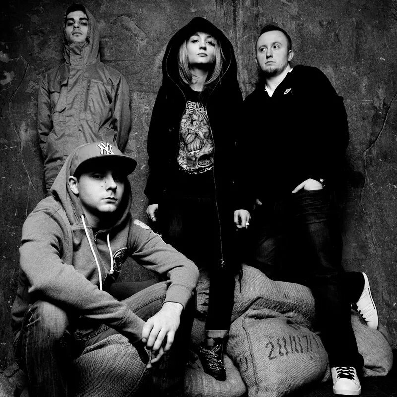 Группа дайте два махова. Дай два слушать. Дайте две. Дай два слушать. Дайте 2 фото.