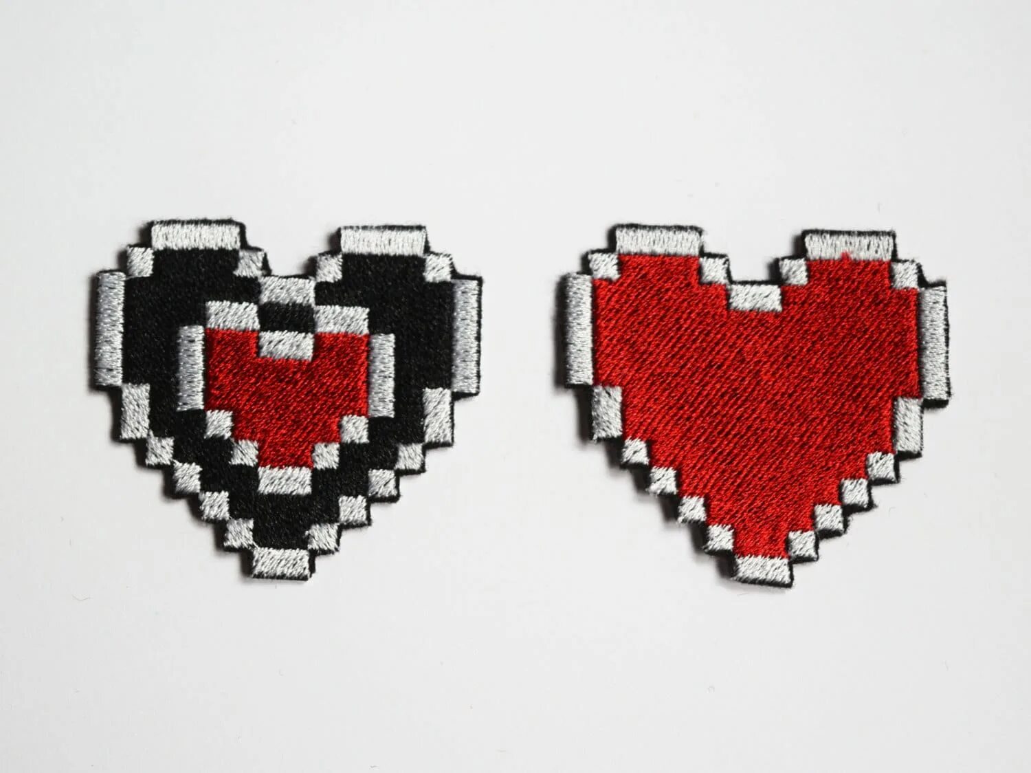 Zelda patch. Пиксельные сердечки. Сердечко по пикселям. Пиксельное сердце для вышивки. Оригинальные пиксельные сердечки.