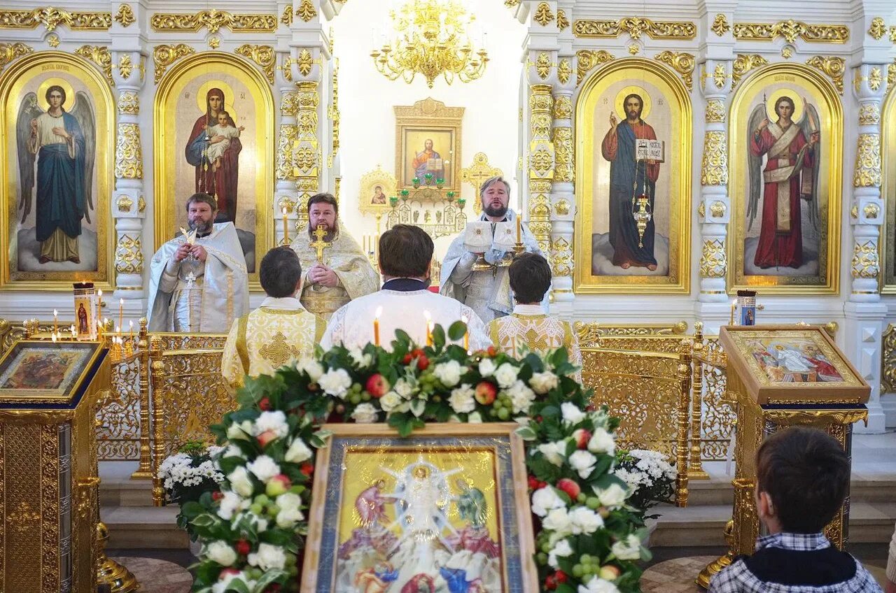 Преображенский храм совхоз. Преображенский храм совхоз ленина. Совхоз имени ленина храм преображения. Храм совхоз имени ленина настоятель. Храм совхоз имени ленина настоятель.
